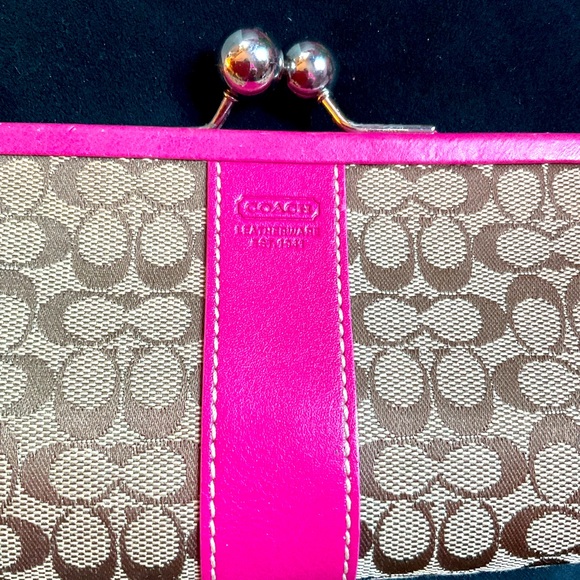 Coach Clutch Wristlet EXTREMELY RARE - Picture 4 of 10